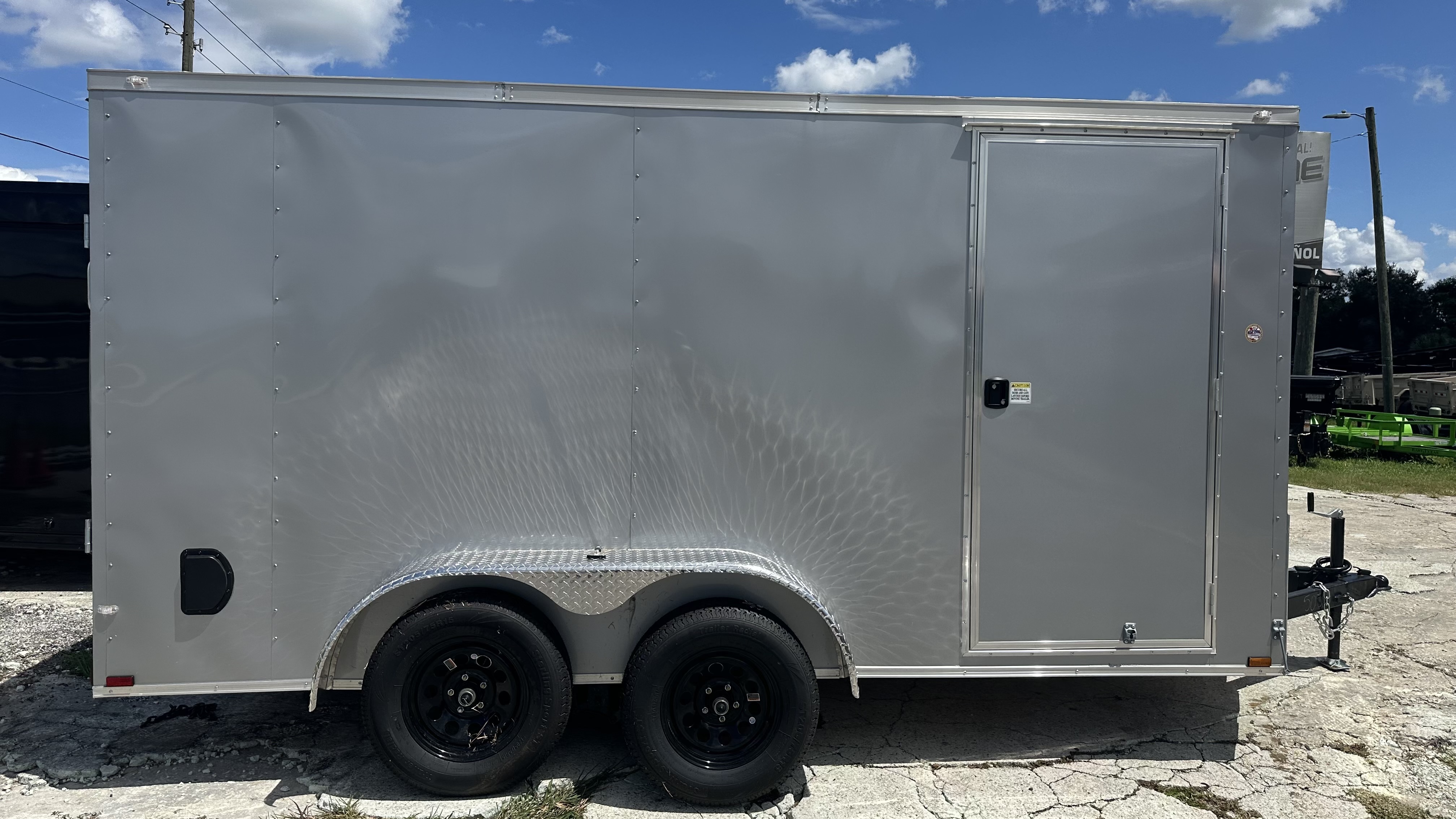 14' Enclosed - Professional trailer rental in Davenport Florida